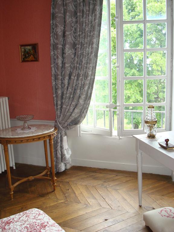 Chateau De Bourrassol Bed & Breakfast Menetrol Ngoại thất bức ảnh
