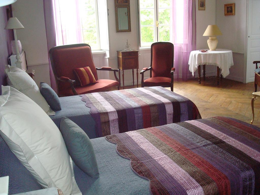 Chateau De Bourrassol Bed & Breakfast Menetrol Phòng bức ảnh